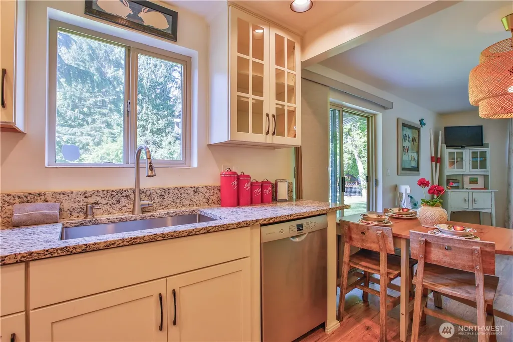 6311 Pineridge Lane Clinton WA 98236