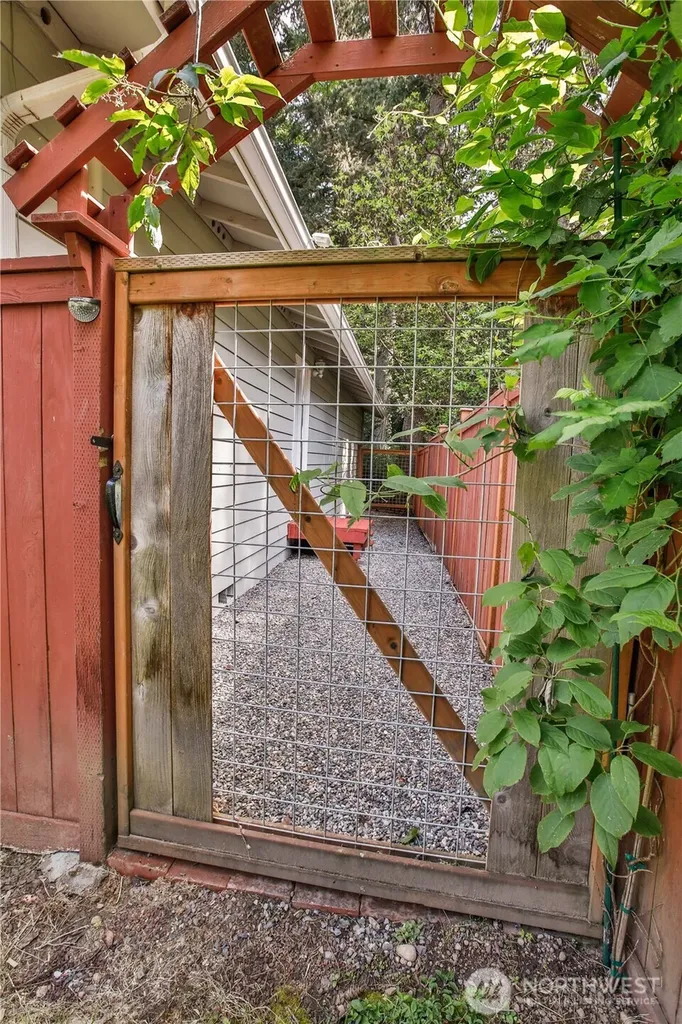 6311 Pineridge Lane Clinton WA 98236