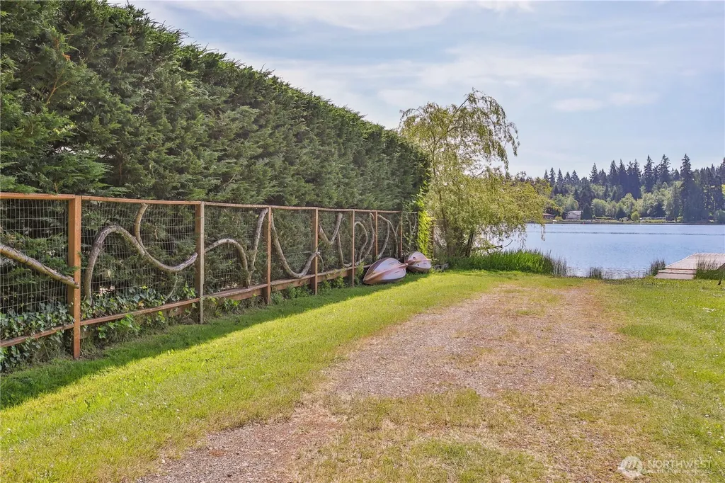 6311 Pineridge Lane Clinton WA 98236