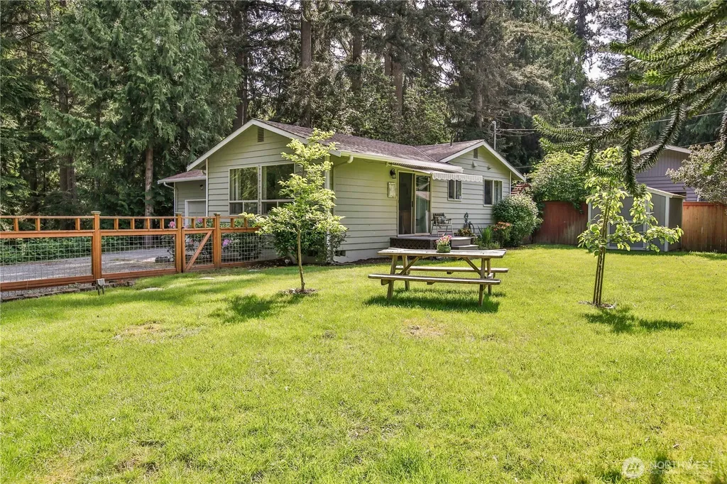 6311 Pineridge Lane Clinton WA 98236
