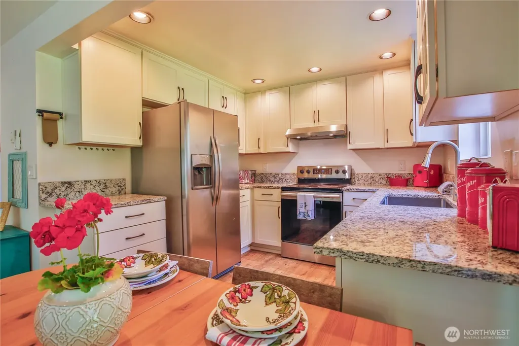 6311 Pineridge Lane Clinton WA 98236