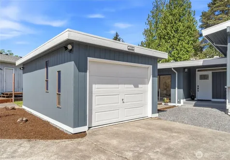 8613 4th Place SE Everett WA 98208