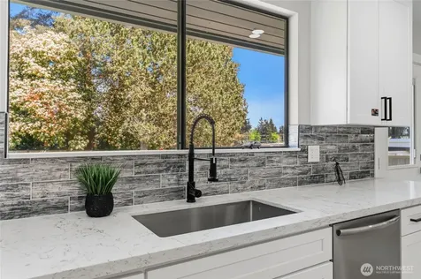8613 4th Place SE Everett WA 98208