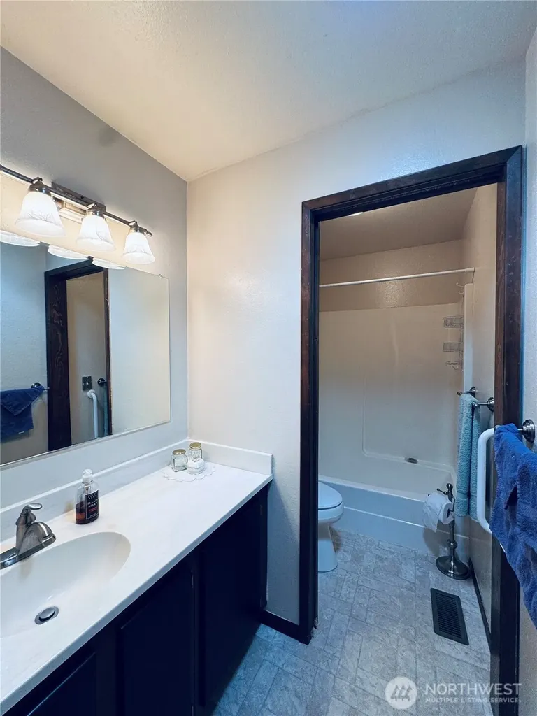 2320 Lakemoor Drive SW Olympia WA 98512