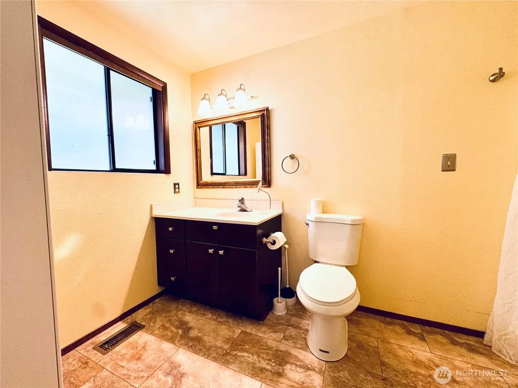 2320 Lakemoor Drive SW Olympia WA 98512