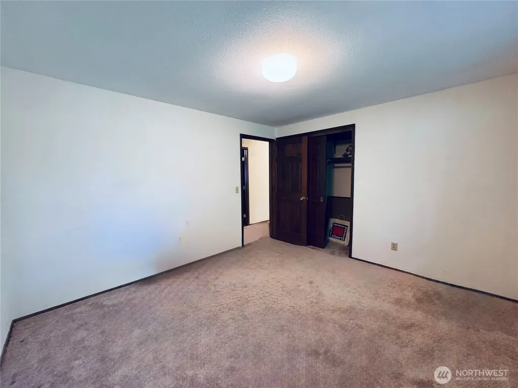 2320 Lakemoor Drive SW Olympia WA 98512