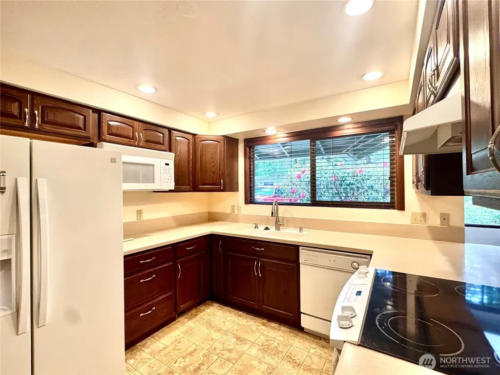 2320 Lakemoor Drive SW Olympia WA 98512