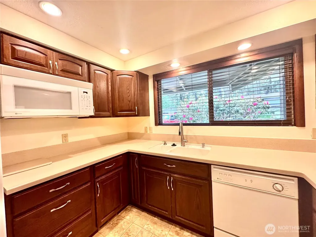 2320 Lakemoor Drive SW Olympia WA 98512