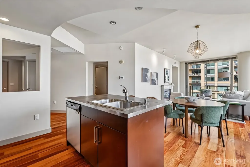 910 Lenora Street Seattle WA 98121