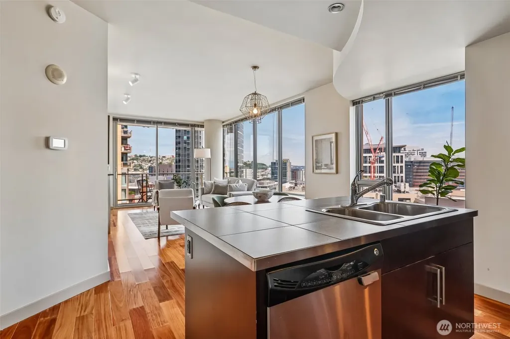 910 Lenora Street Seattle WA 98121