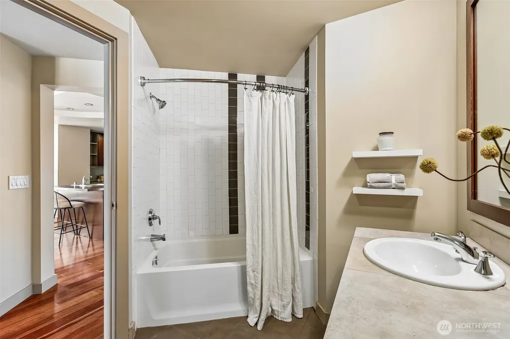 910 Lenora Street Seattle WA 98121