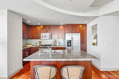 910 Lenora Street Seattle WA 98121