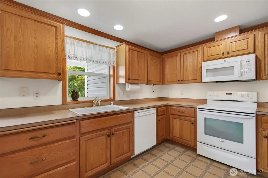 218 W Sunny Sands Road Cathlamet WA 98612