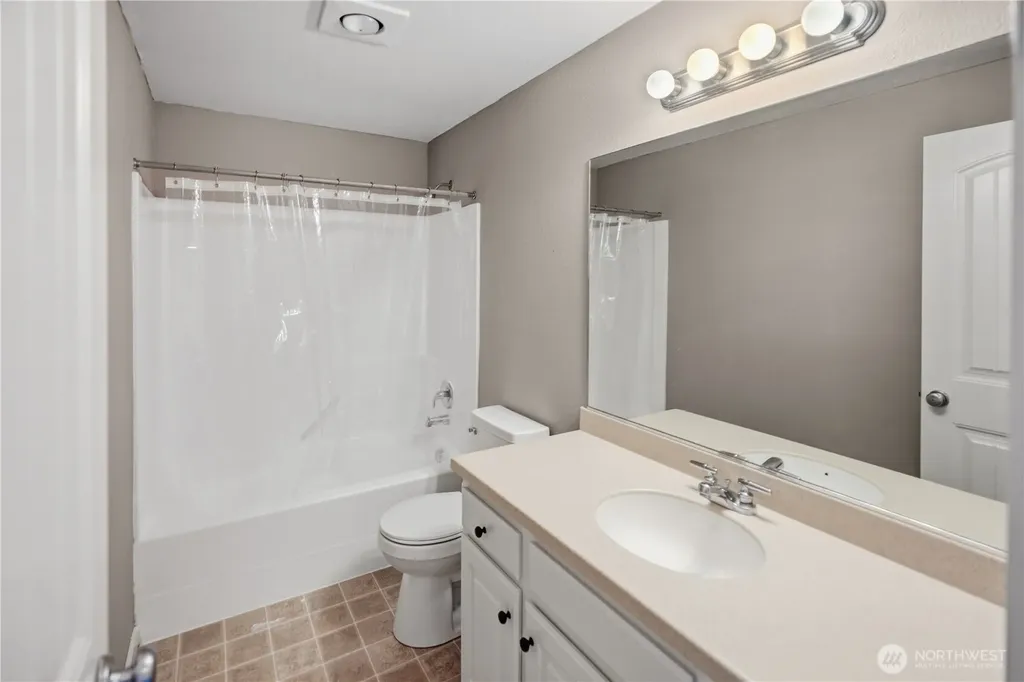 1853 S Monroe Street Moses Lake WA 98837