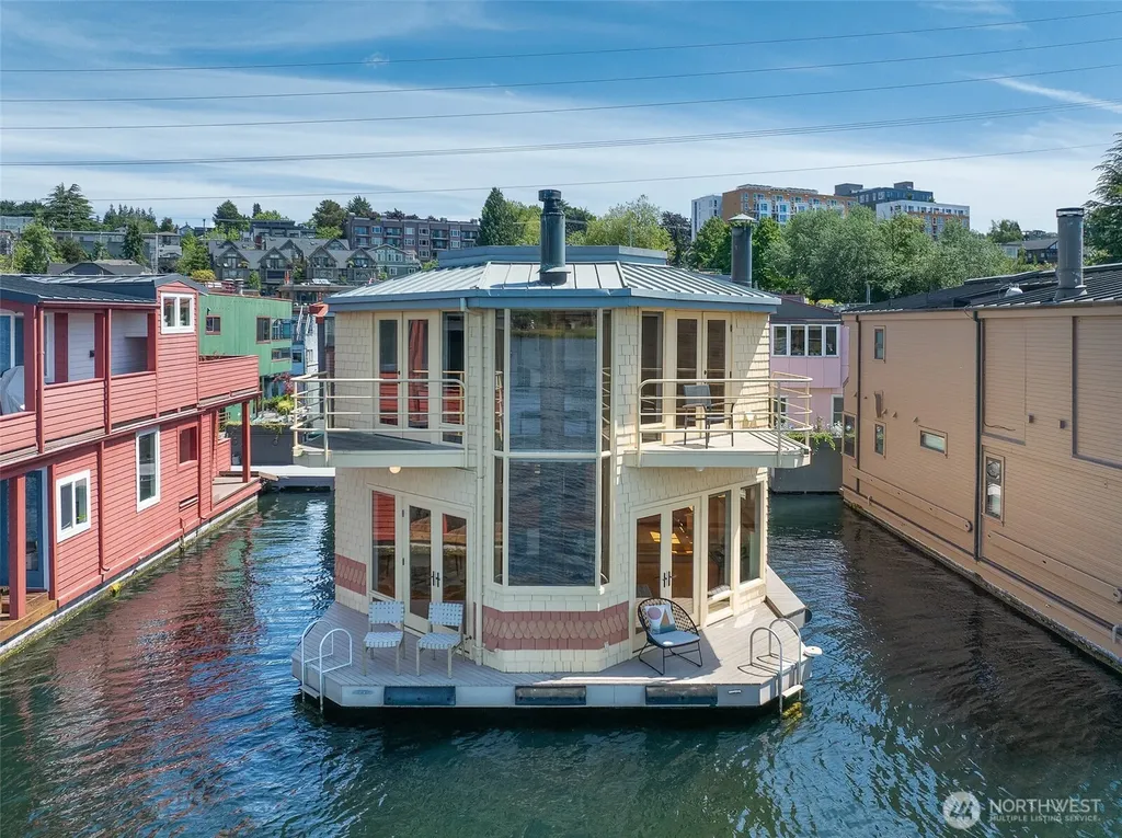 10 E Roanoke Street Seattle WA 98102