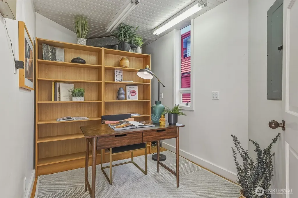 10 E Roanoke Street Seattle WA 98102