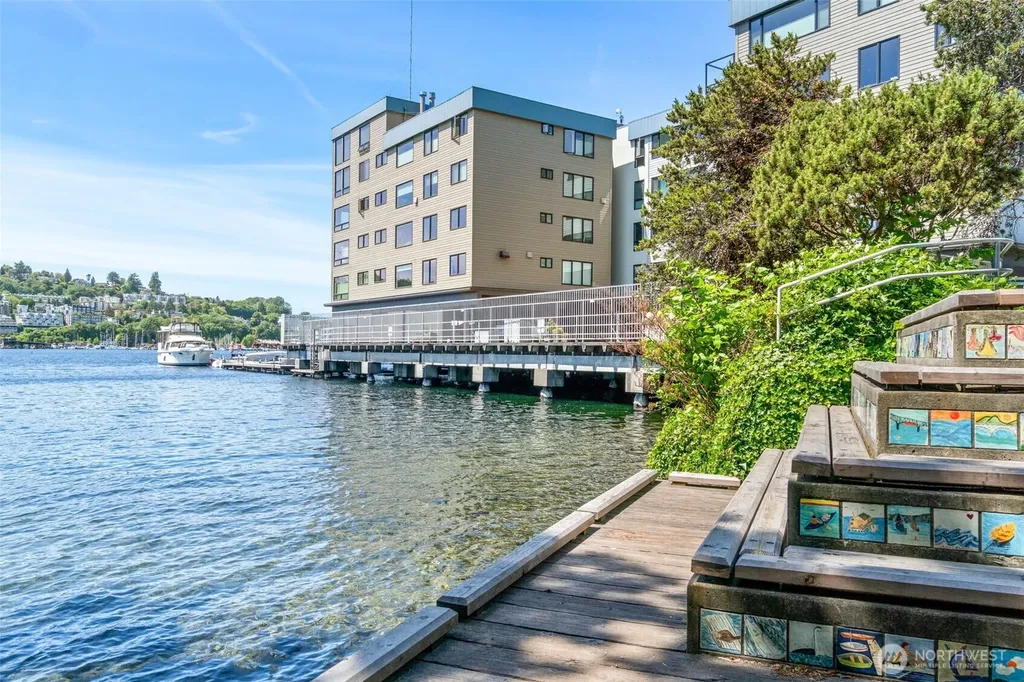 75 E Lynn Street Seattle WA 98102