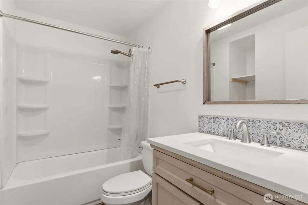 8611 Zircon Drive SW Lakewood WA 98498