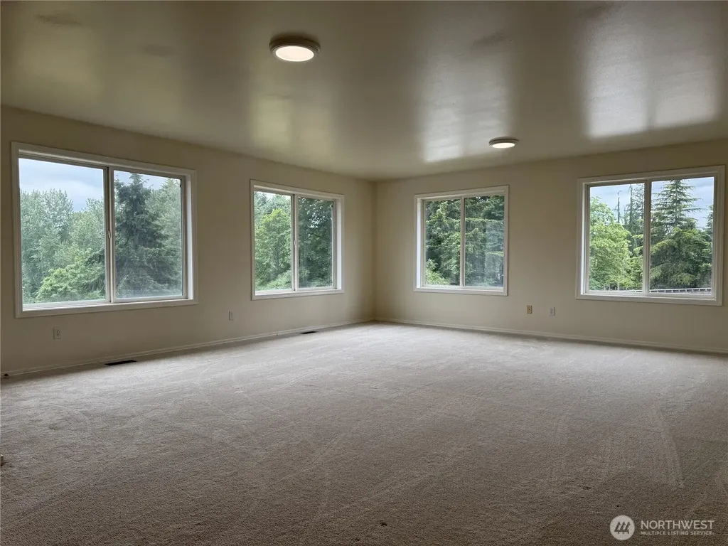 13616 122nd Avenue E Puyallup WA 98374