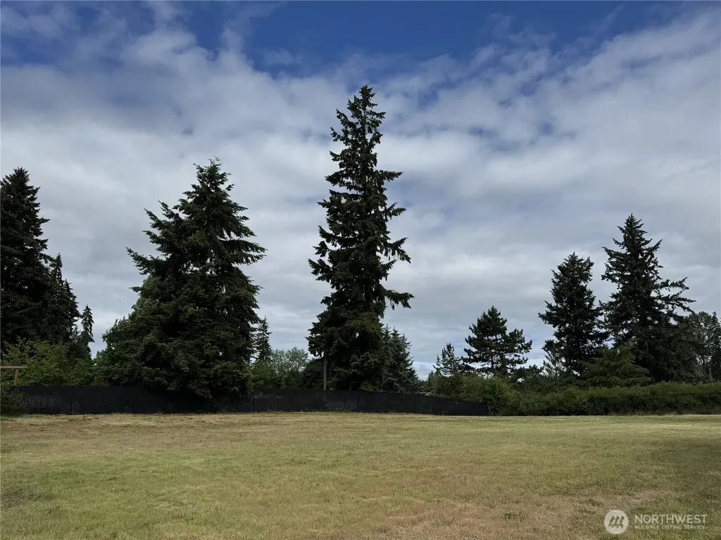 13616 122nd Avenue E Puyallup WA 98374