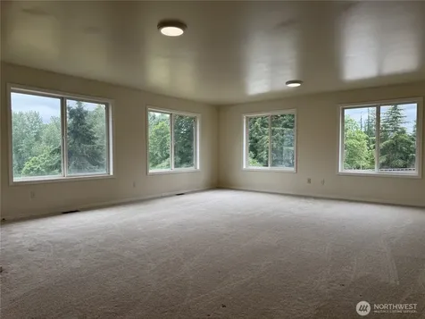 13616 122nd Avenue E Puyallup WA 98374