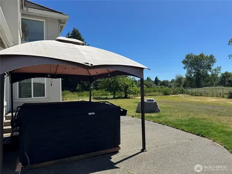 13616 122nd Avenue E Puyallup WA 98374