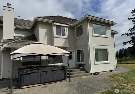 13616 122nd Avenue E Puyallup WA 98374