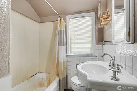 6422 28th Avenue S Seattle WA 98108
