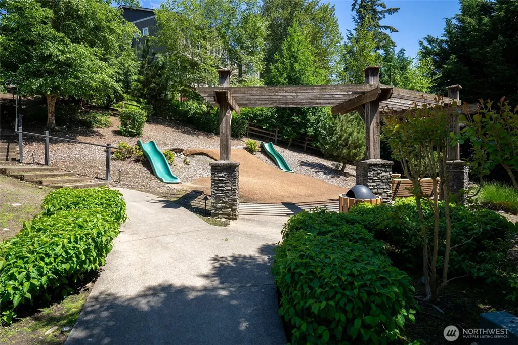 16990 NE 84th Court Redmond WA 98052