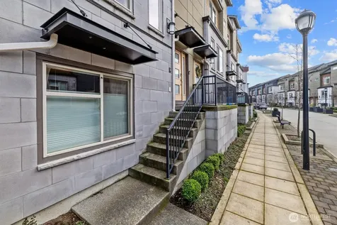 964 7th Avenue NE Issaquah WA 98029