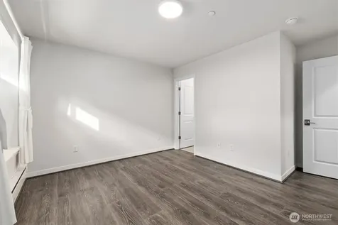 964 7th Avenue NE Issaquah WA 98029