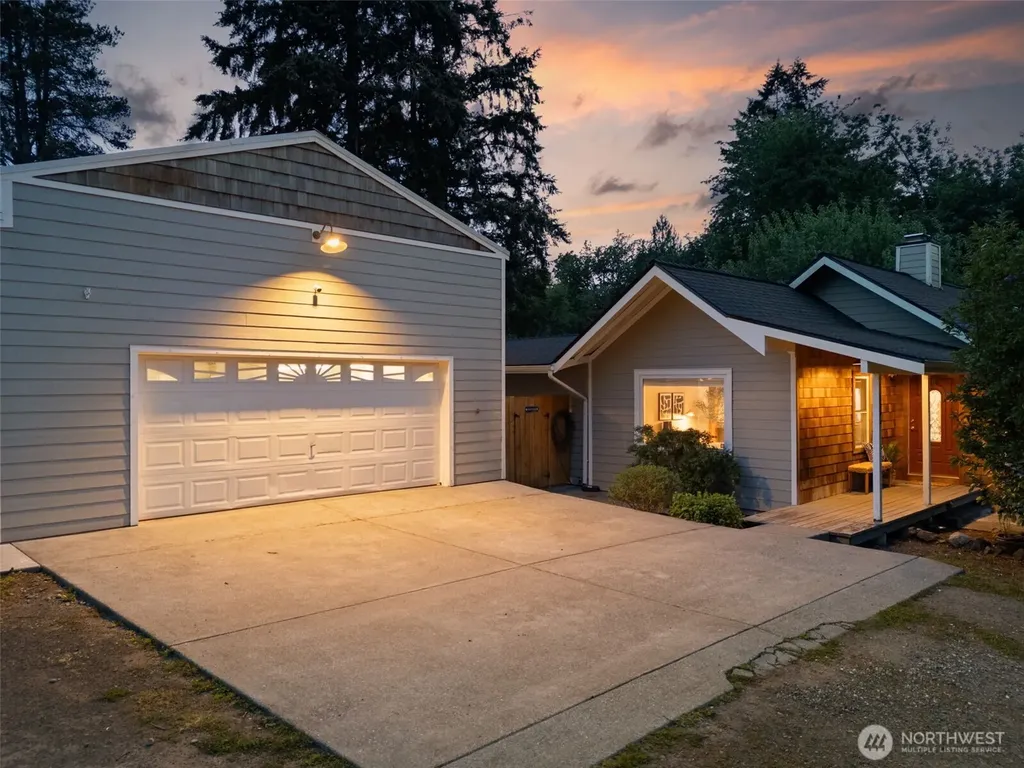 6096 E Collins Road Port Orchard WA 98366