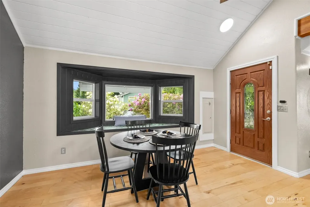 6096 E Collins Road Port Orchard WA 98366