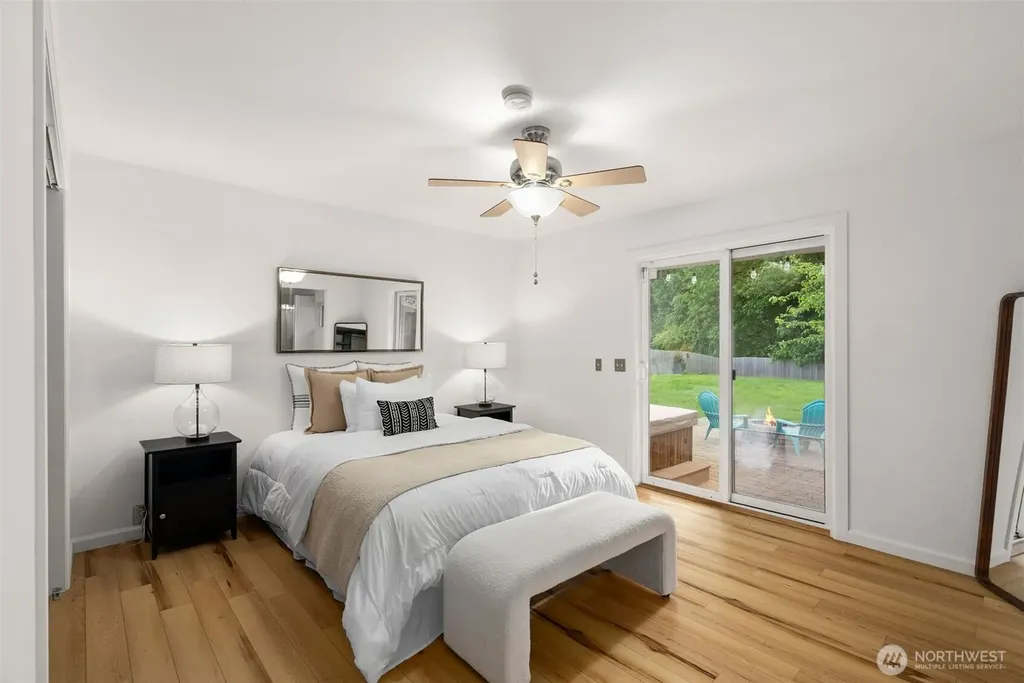 6096 E Collins Road Port Orchard WA 98366