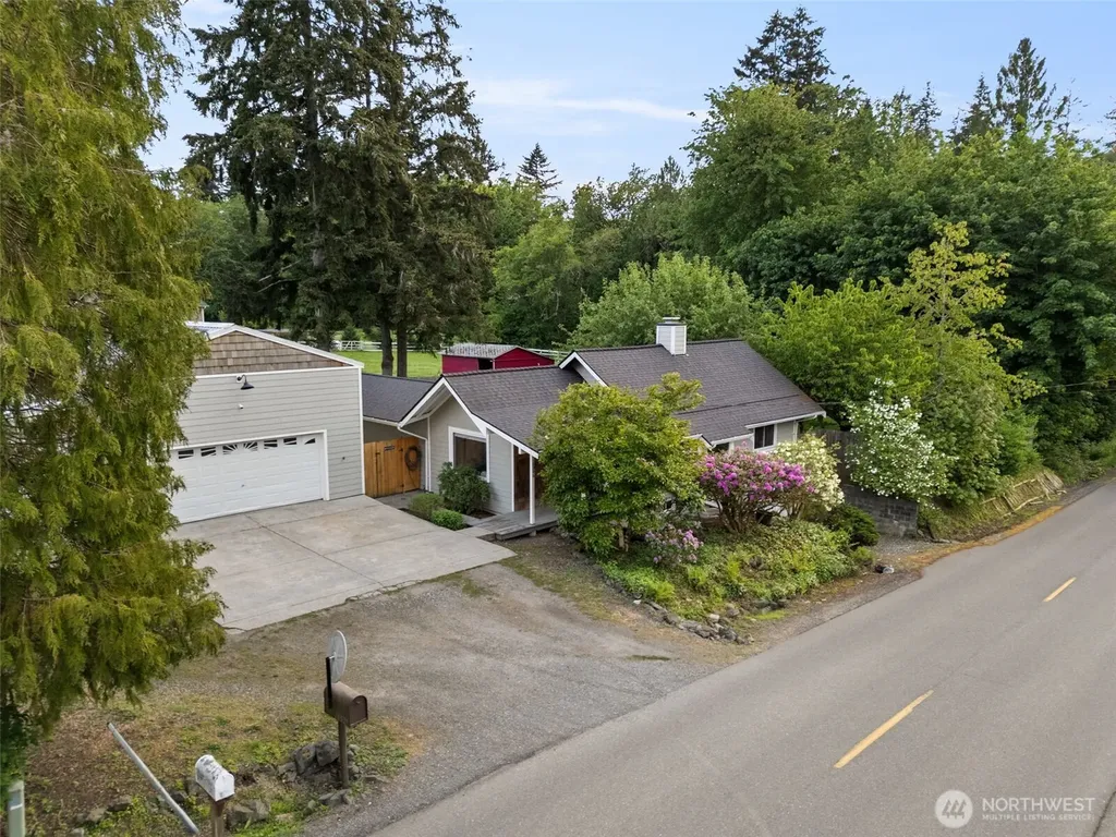 6096 E Collins Road Port Orchard WA 98366