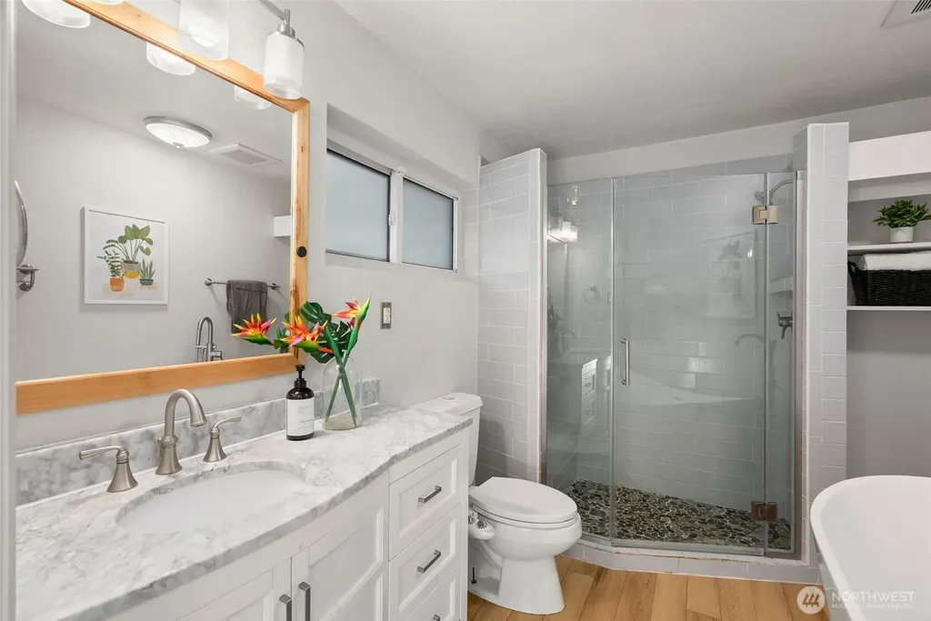 6096 E Collins Road Port Orchard WA 98366
