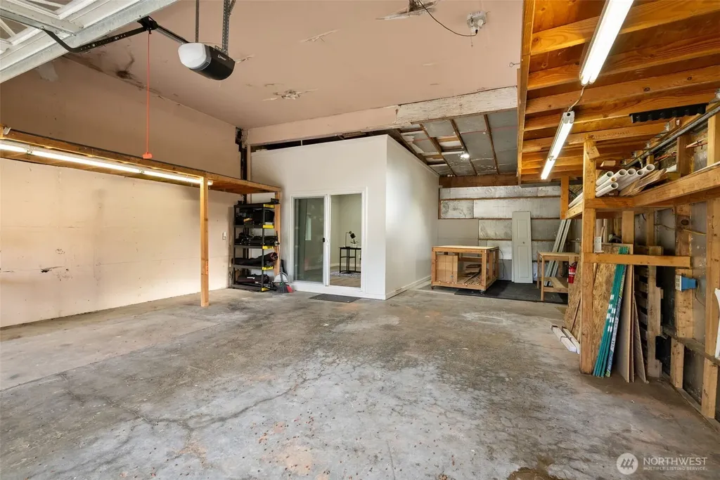 6096 E Collins Road Port Orchard WA 98366