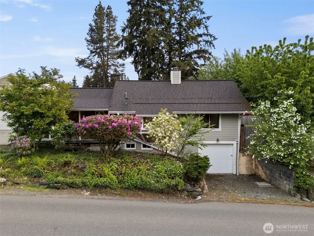 6096 E Collins Road Port Orchard WA 98366