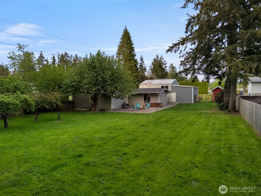 6096 E Collins Road Port Orchard WA 98366