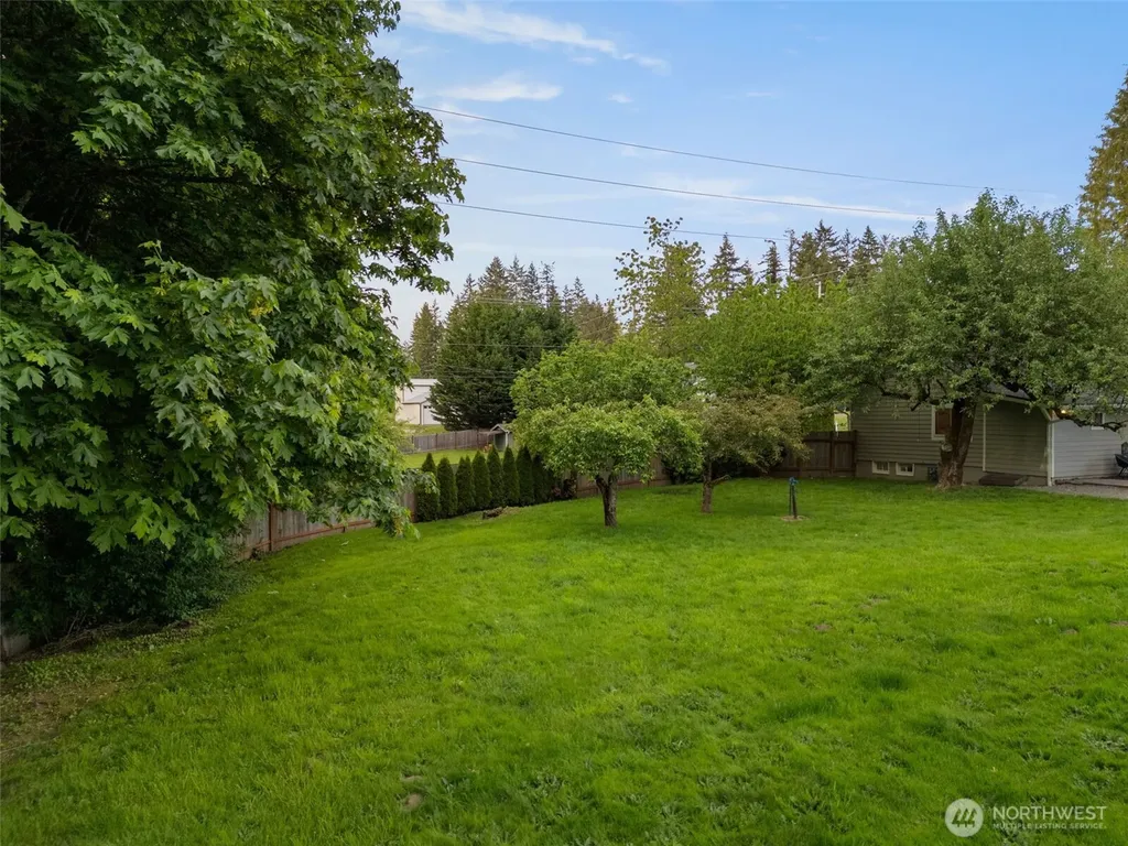 6096 E Collins Road Port Orchard WA 98366