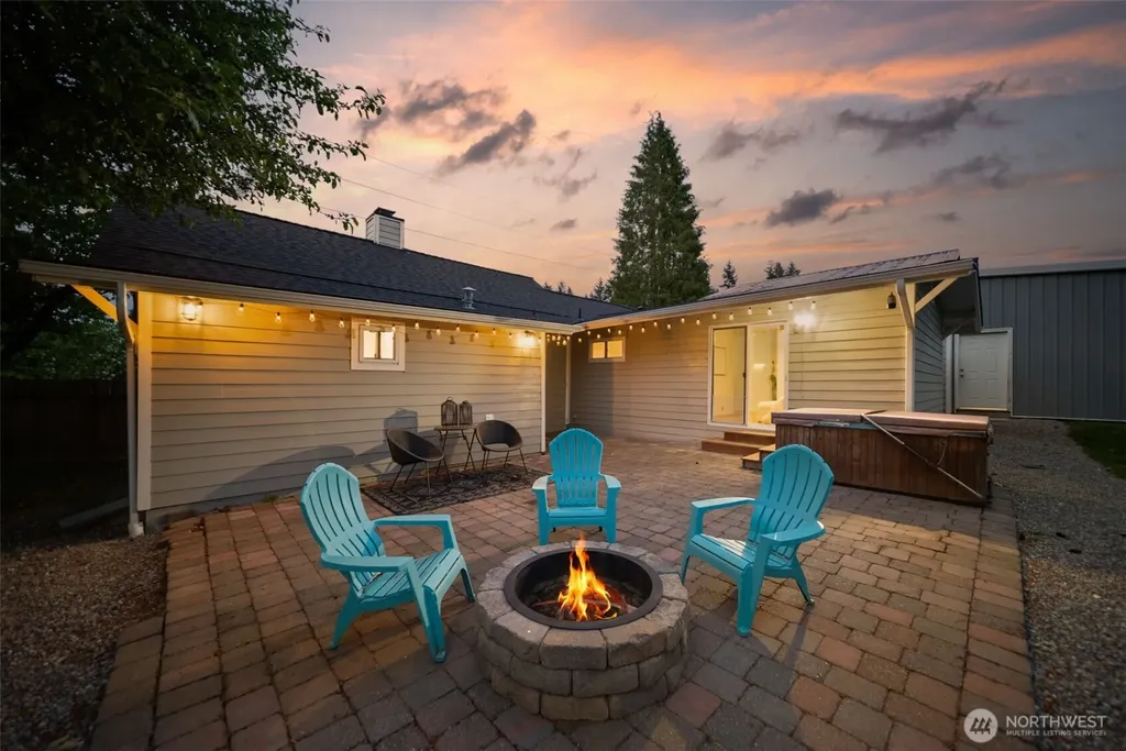 6096 E Collins Road Port Orchard WA 98366