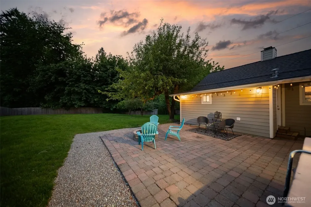 6096 E Collins Road Port Orchard WA 98366