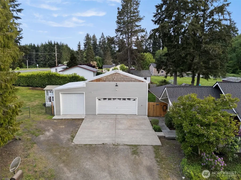 6096 E Collins Road Port Orchard WA 98366