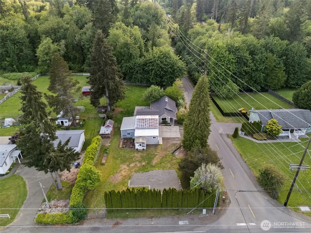 6096 E Collins Road Port Orchard WA 98366