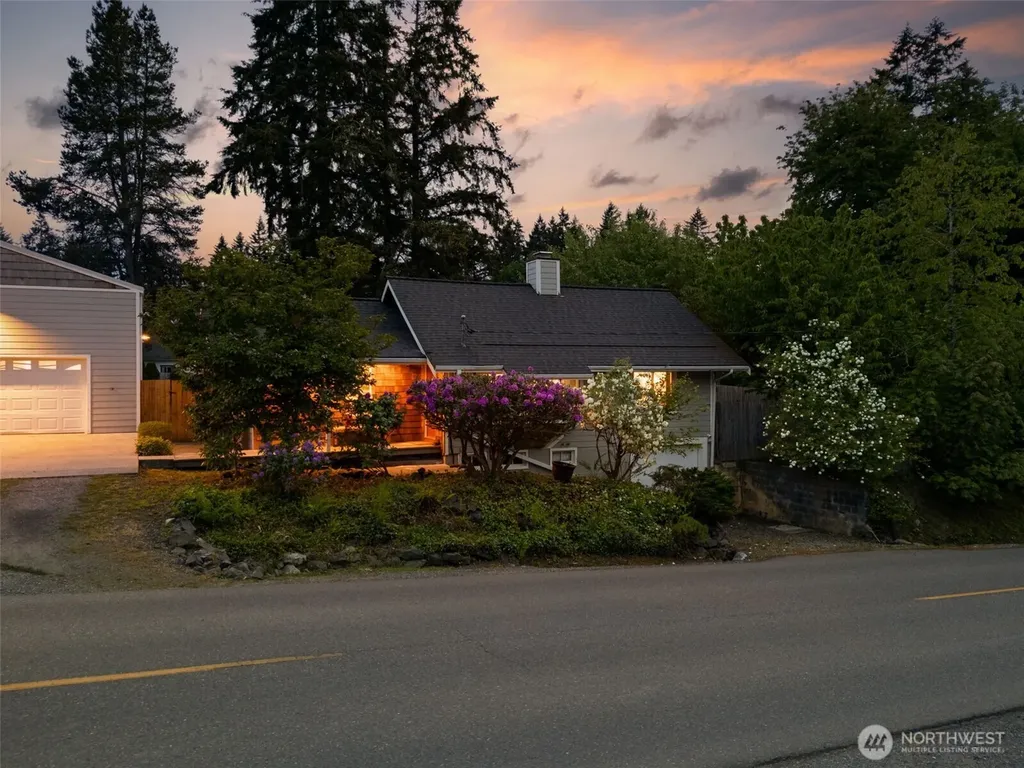 6096 E Collins Road Port Orchard WA 98366