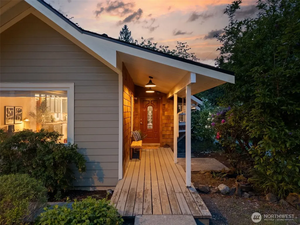 6096 E Collins Road Port Orchard WA 98366