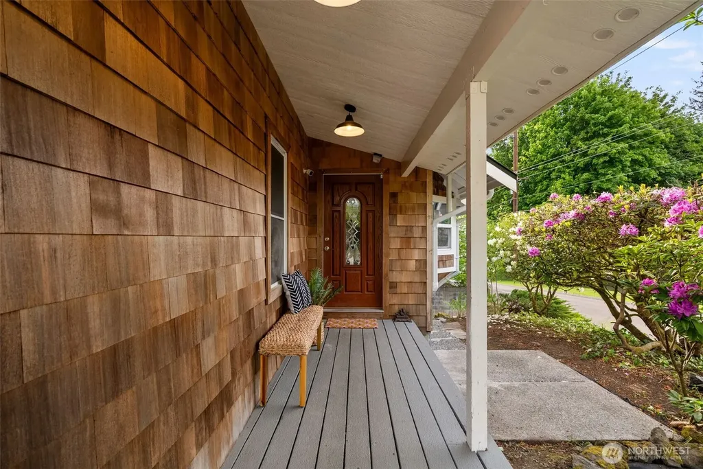 6096 E Collins Road Port Orchard WA 98366
