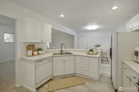 3904 NE 5th Place Renton WA 98056