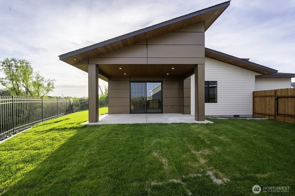 554 N Sparrow Lane Moses Lake WA 98837