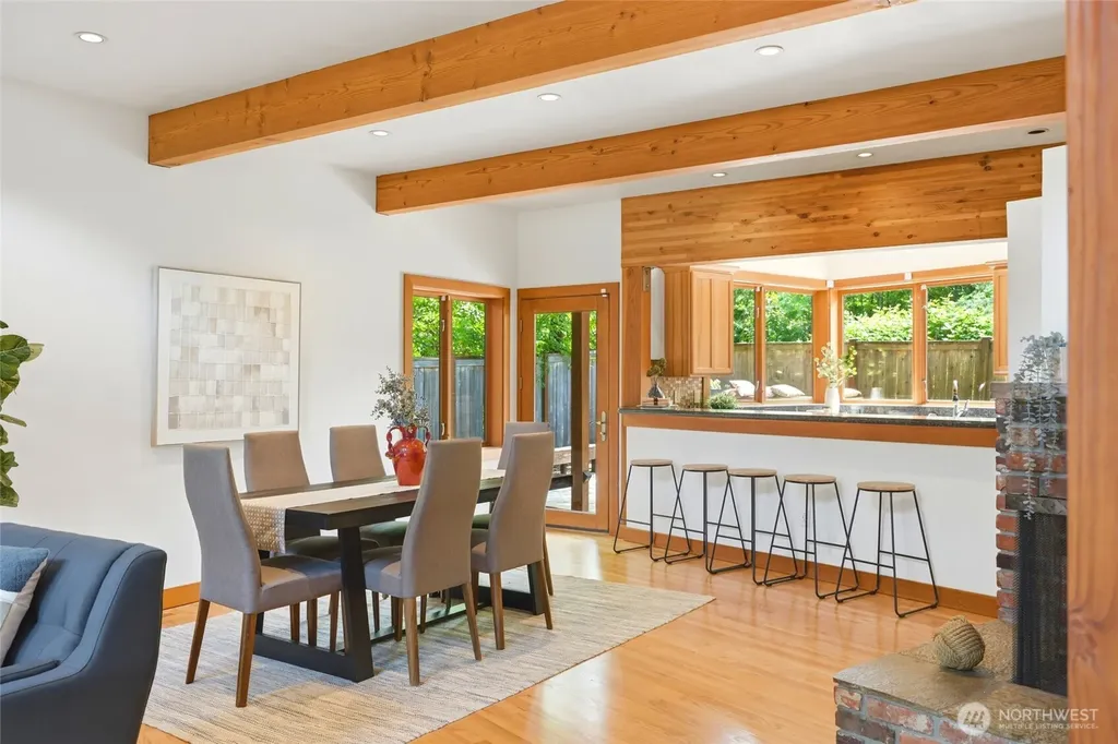 19946 47th Avenue NE Lake Forest Park WA 98155